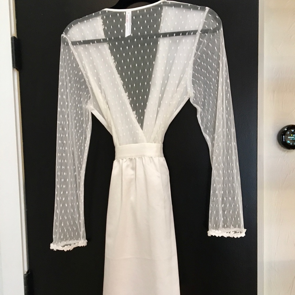 Robe - Picture 2 of 2